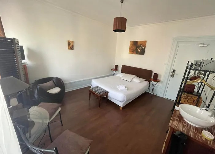 Hotel Authentic By Balladins, Le Carré D'aix