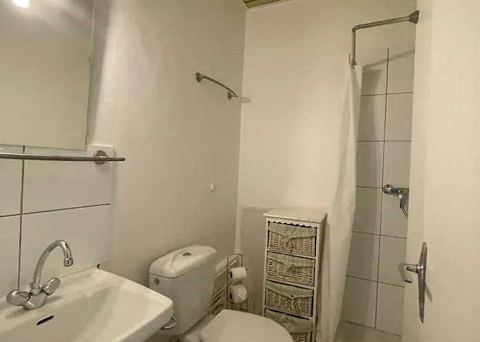 Hotel Authentic By Balladins, Le Carré D'aix 2*