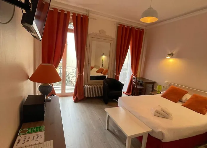 Authentic By Balladins, Le Carre D'aix 2* Aix-les-Bains