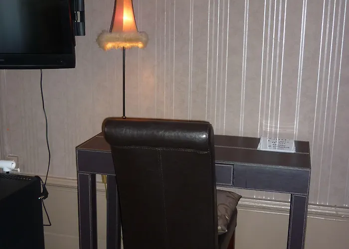 Hotel Authentic By Balladins, Le Carré D'aix 2*