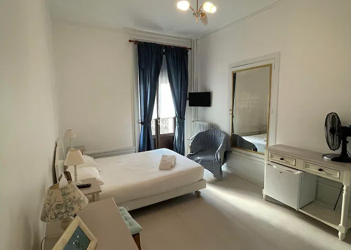 Hotel Authentic By Balladins, Le Carre D'aix 2*